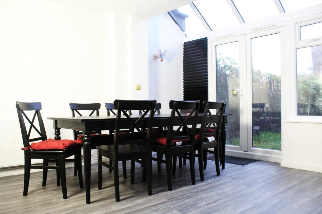 Cosy Spacious 4 Bedroom Town House With Shared Bathrooms, Living Space, Kitchen And Garden *